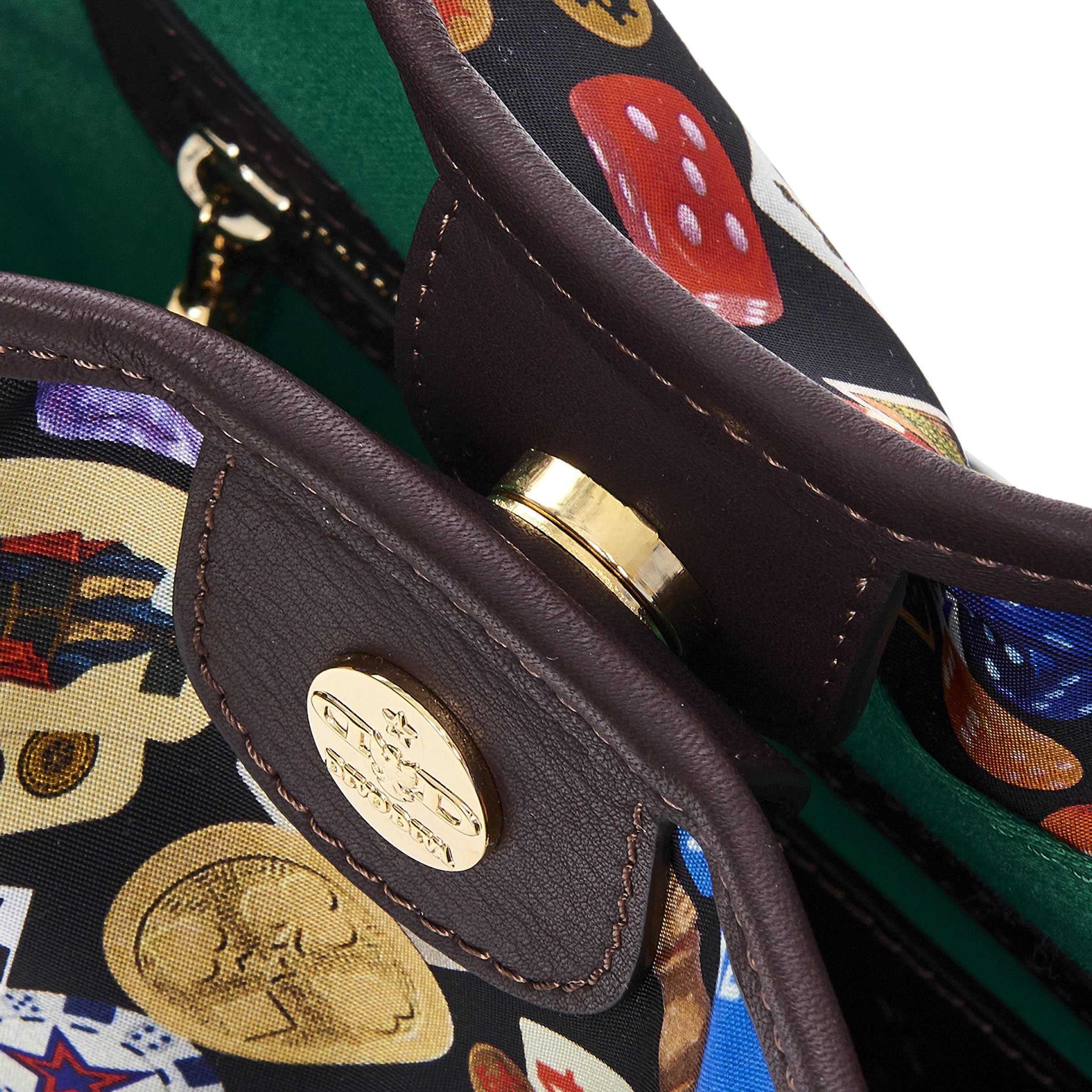 Sanremo 中号尼龙购物包，带多彩图案赌博设计，黑色/可可色